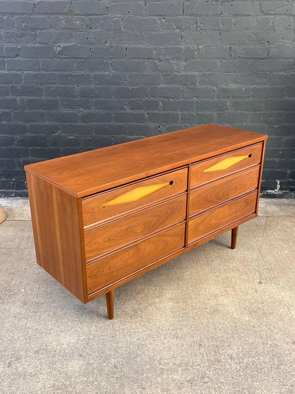 Newly Refinished - Mid-Century Modern Two-Tone Dresser, c.1960’s In Excellent Condition In Los Angeles, CA