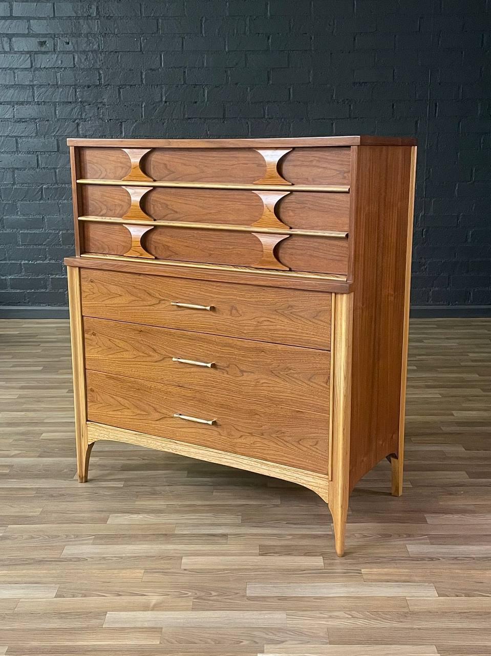Condit: Rifinito con perizia

Con oltre 15 anni di esperienza, il nostro laboratorio ha seguito un attento processo di restauro, mettendo in mostra la nostra passione e la nostra creatività per gli am designs vintage che possono essere integrati