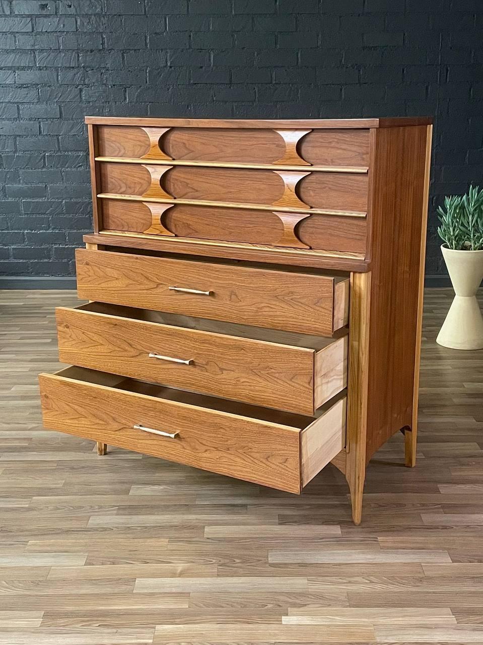 Americano Appena rifinito - Comò Highboy bicolore in stile Mid-Century Modern di Kent Coffey in vendita