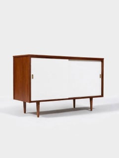 Recién Acabada - Credenza Moderna de Mitad de Siglo Lacada en Dos Tonos