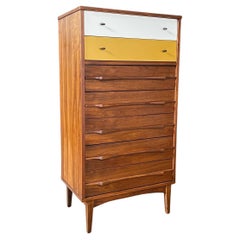 Neu lackiert – Mid-Century Modern Zweifarbige lackierte Highboykommode aus der Mitte des Jahrhunderts