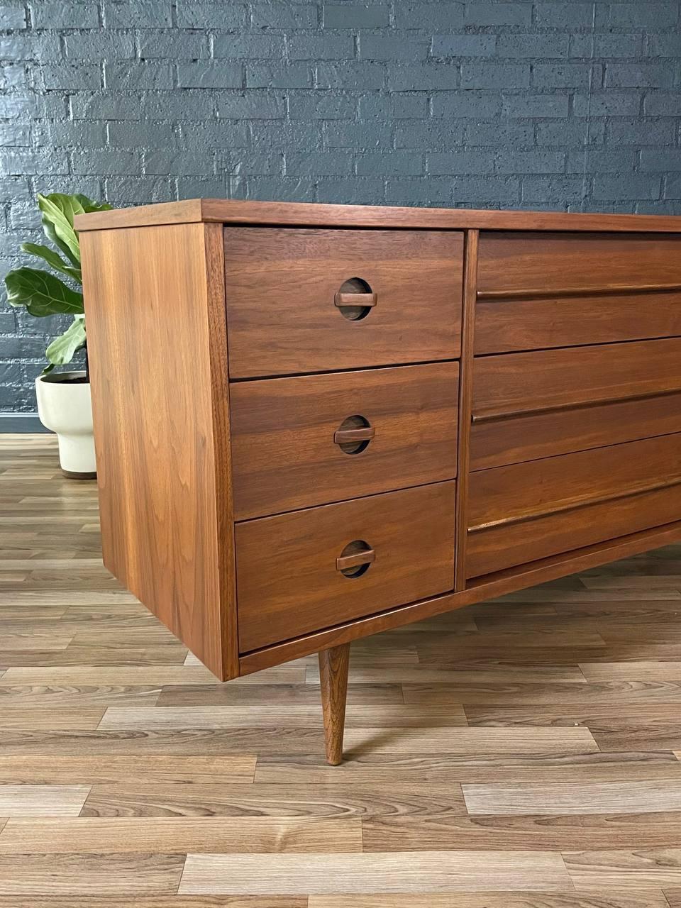 Mid-20th Century Newly Refinished - Mid-Century Modern Walnut 9-Drawer Dresser by Bassett