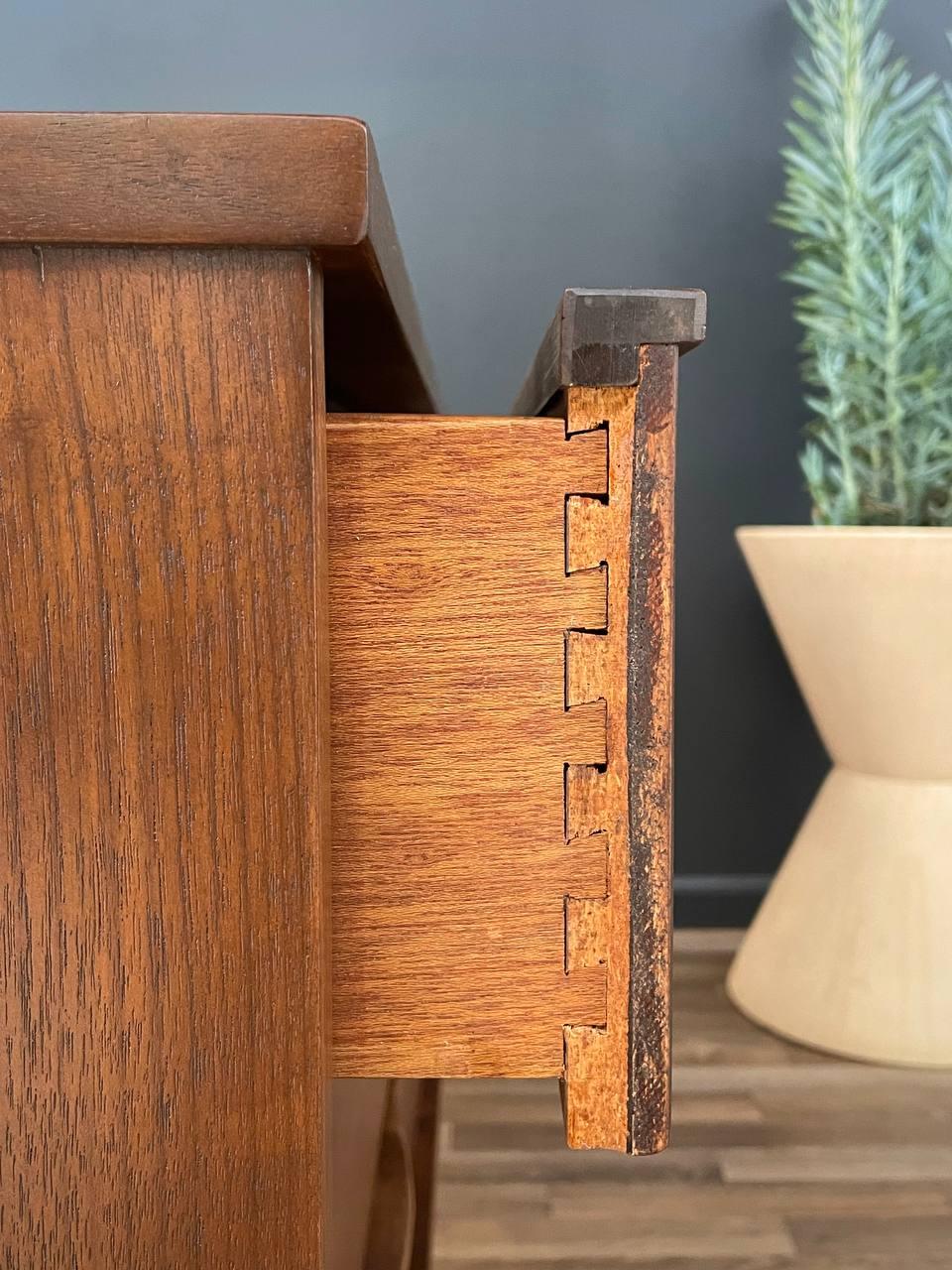 Neu lackiert – Mid-Century Modern-Kommode aus Nussbaum mit 9 Schubladen aus Nussbaumholz 2