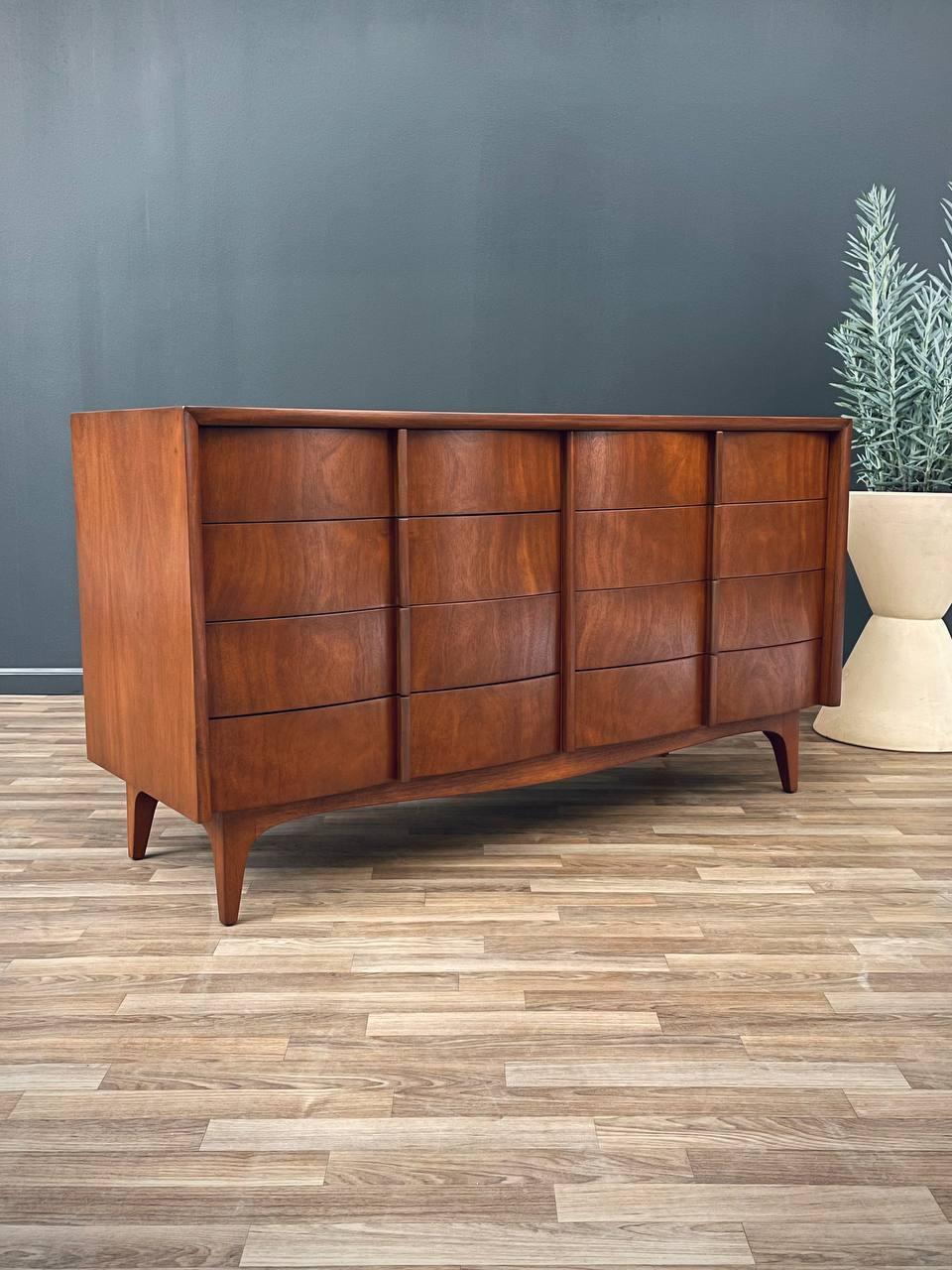 American Newly Refinished - Mid-Century Modern Walnut 9-Drawer Dresser  For Sale