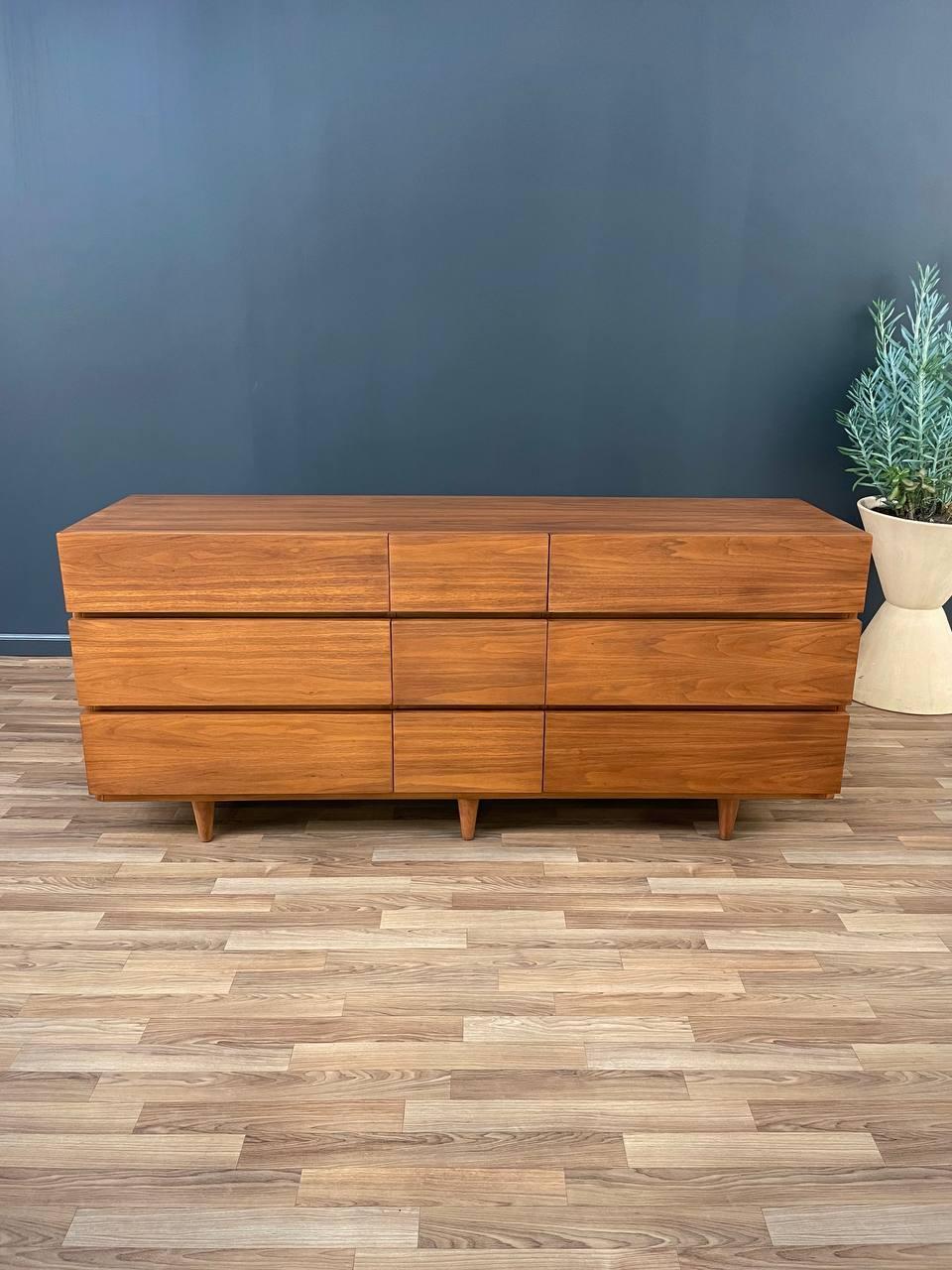 Mid-20th Century Newly Refinished - Mid-Century Modern Walnut 9-Drawer Dresser