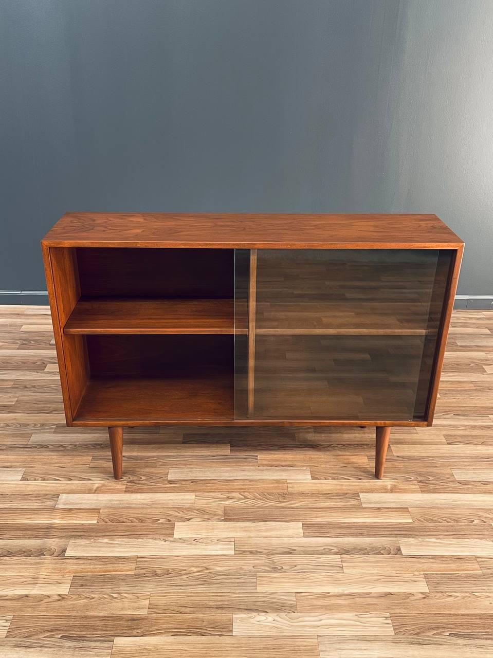 Newly Refinished - Mid-Century Modern Walnut Bookcase with Glass Doors For Sale 3