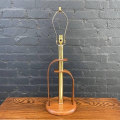 Lampada da tavolo in legno di noce e ottone, recentemente rifinita - Lampada da tavolo moderna di metà secolo