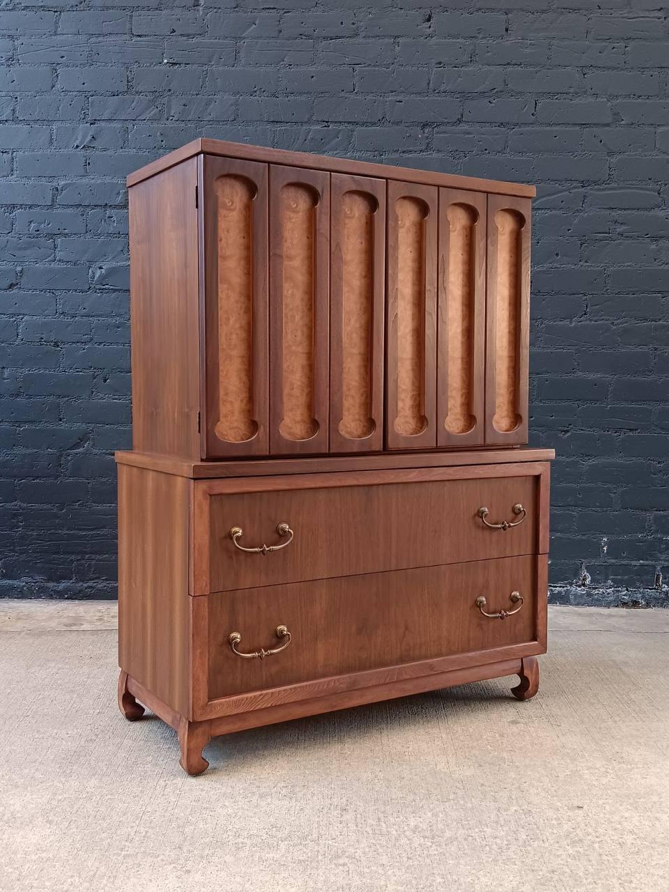 With over 15 years of experience, our workshop has followed a careful process of restoration, showcasing our passion and creativity for vintage designs that can seamlessly be incorporated with many interior decors. Enjoy! :)

Materials: Walnut,