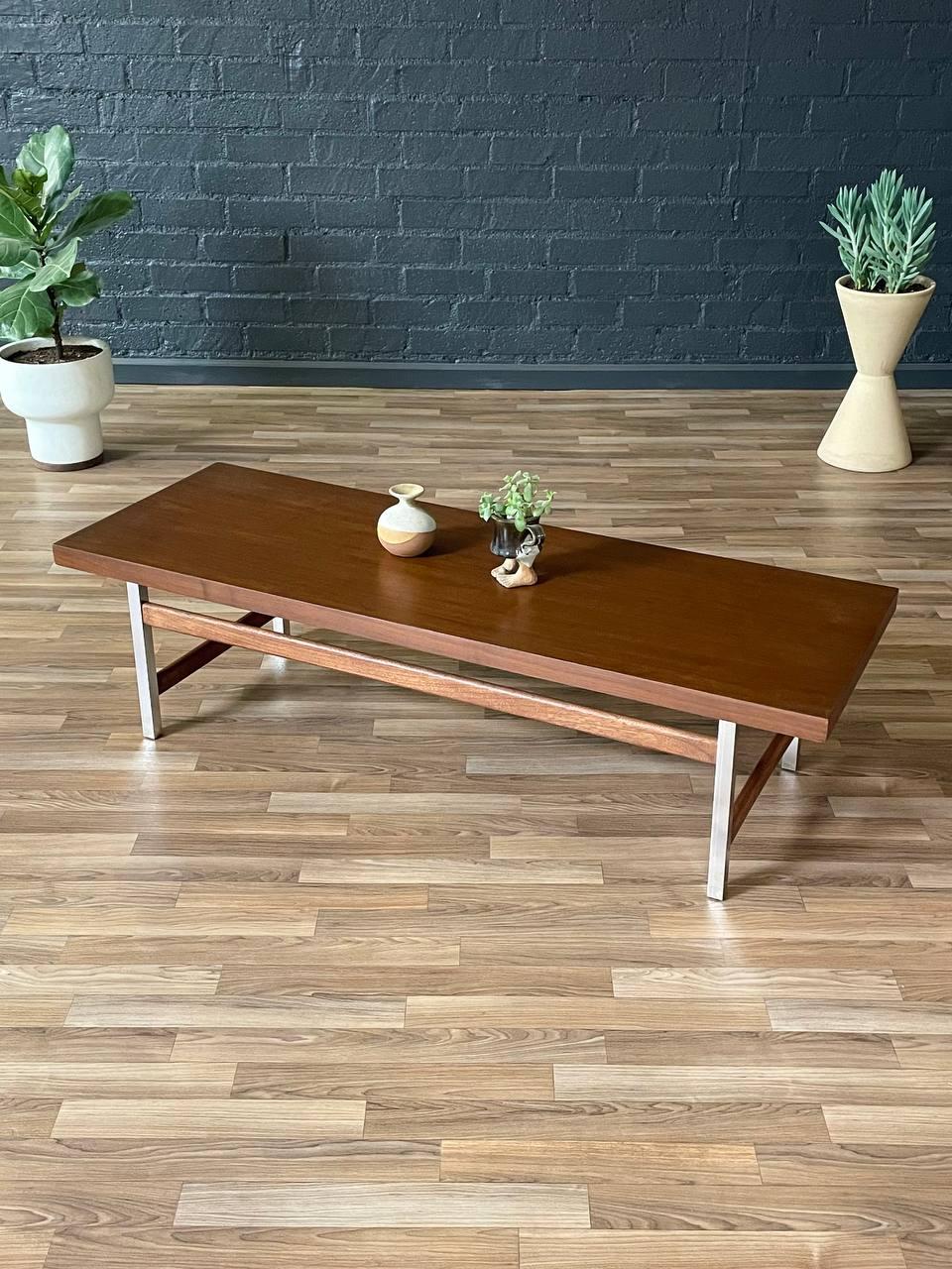 Zustand: Fachmännisch nachbearbeitet

Mit mehr als 15 Jahren Erfahrung hat unsere Werkstatt einen sorgfältigen Restaurierungsprozess durchlaufen und unsere Leidenschaft und Kreativität für Vintage-Designs unter Beweis gestellt, die sich nahtlos in