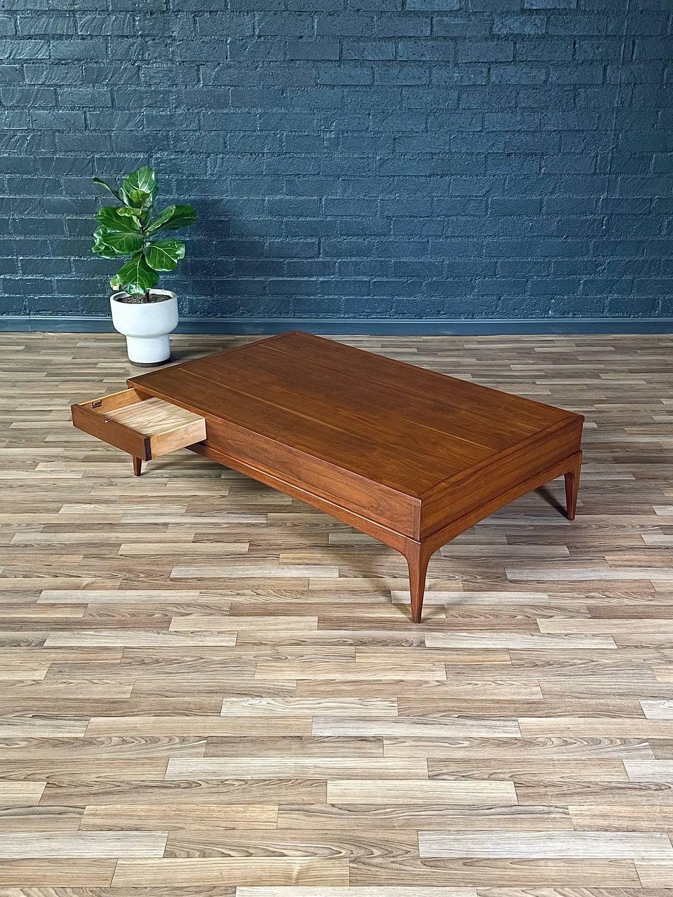 Newly Refinished - Mid-Century Modern Walnut Coffee Table by Lane In Excellent Condition In Los Angeles, CA
