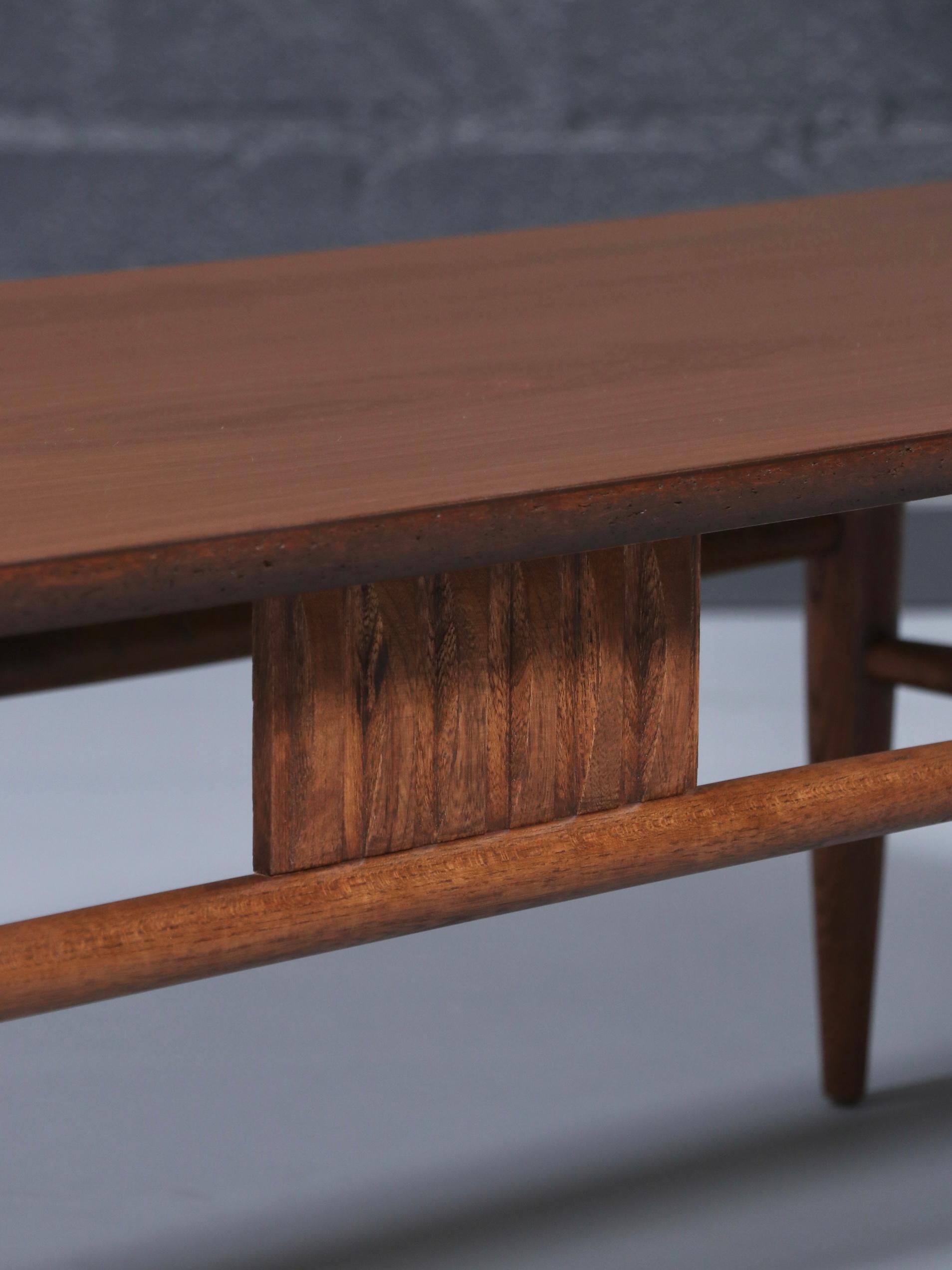 Newly Refinished - Mid-Century Modern Walnut Coffee Table en vente 4