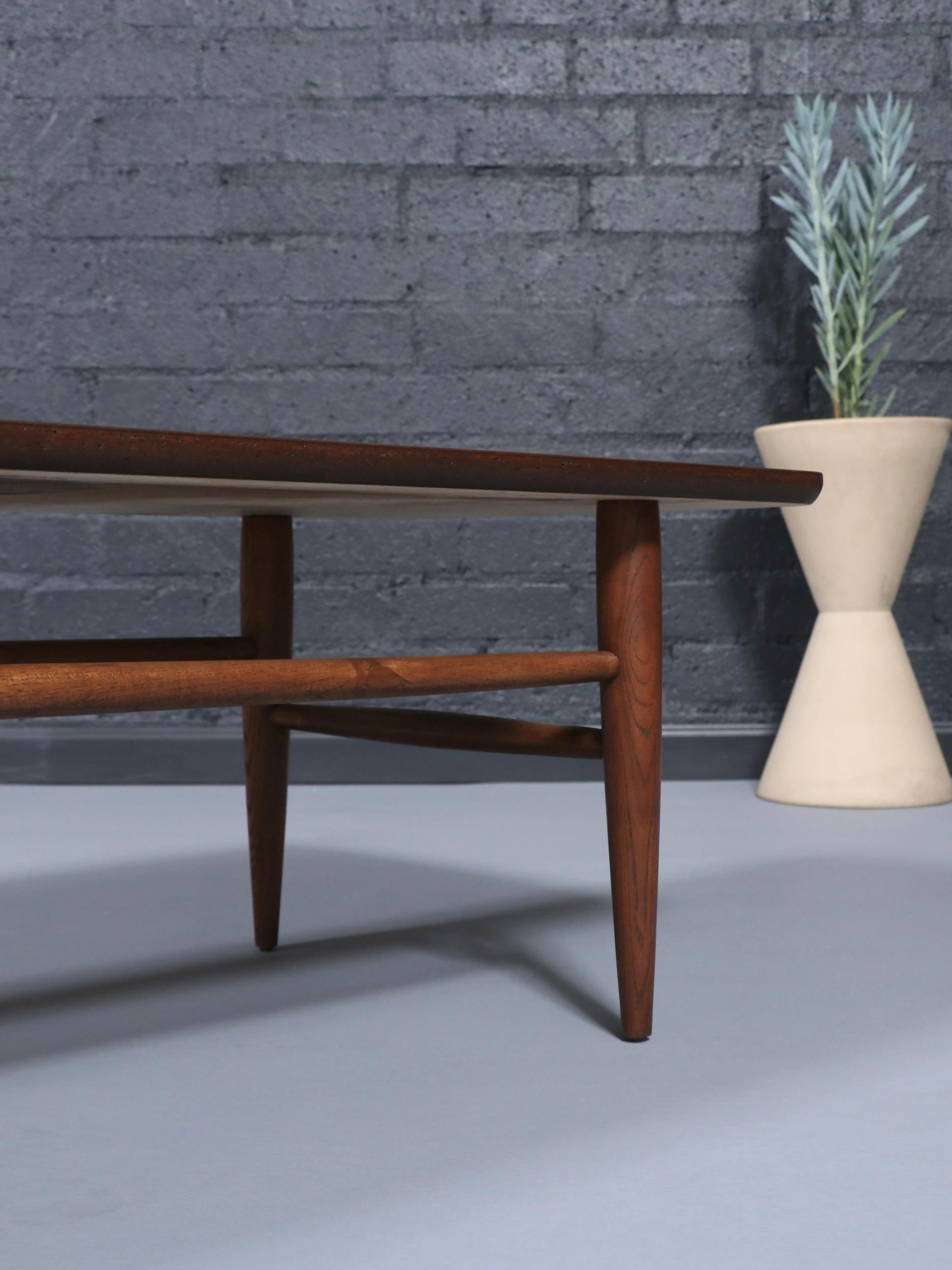 Newly Refinished - Mid-Century Modern Walnut Coffee Table en vente 2