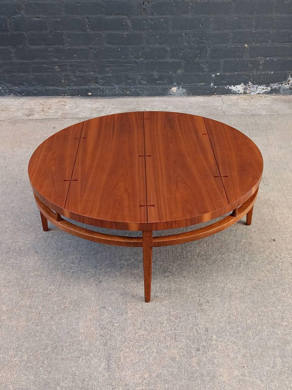 Newly Refinished -Mid-Century Modern Walnut Coffee Table Inlaid Bowtie Rosewood  In Excellent Condition For Sale In Los Angeles, CA