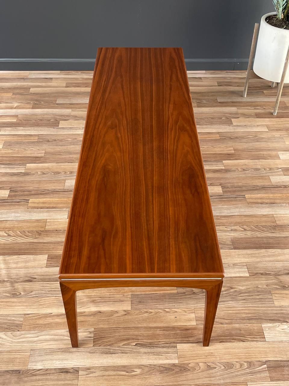 Newly Refinished - Mid-Century Modern Walnut Coffee Table with White Accent In Excellent Condition For Sale In Los Angeles, CA