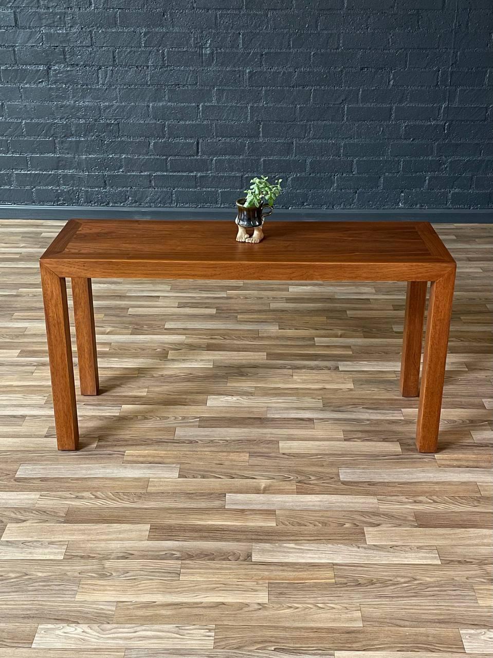 Newly Refinished - Mid-Century Modern Walnut Console Table by Lane In Excellent Condition In Los Angeles, CA