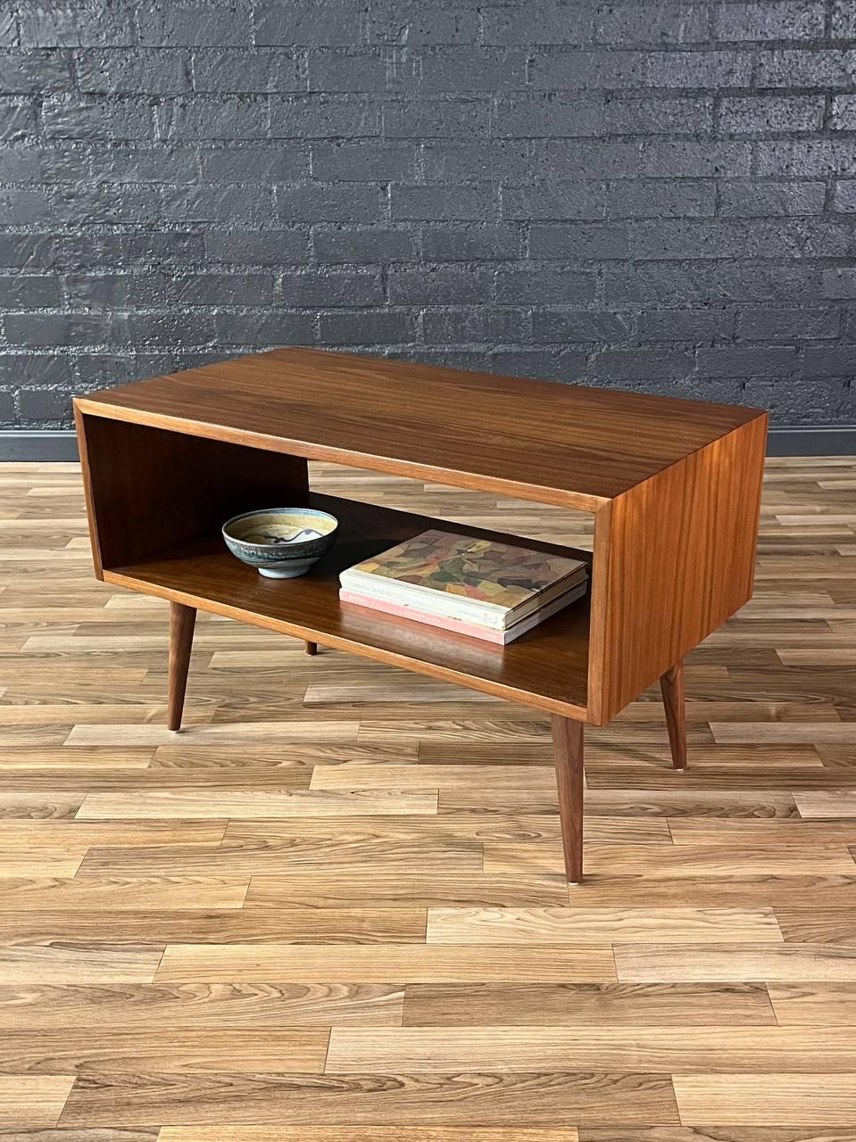 Condit : Refini par un expert 

Avec plus de 15 ans d'expérience, notre atelier a suivi un processus de restauration minutieux, mettant en valeur notre passion et notre créativité pour les designs vintage qui peuvent s'intégrer de manière