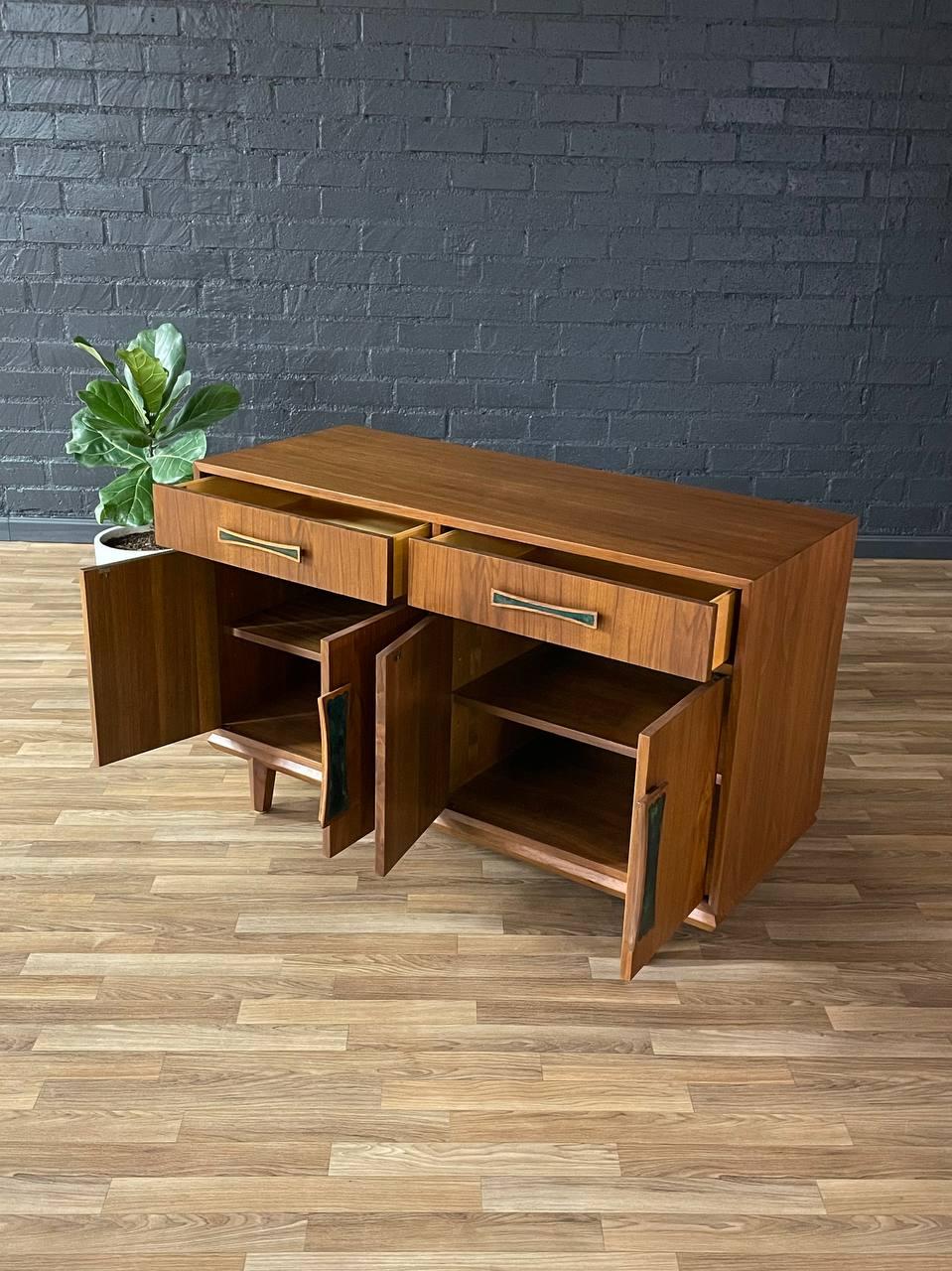 Newly Refinished - Mid-Century Modern Walnut Credenza by Cal-Mode In Good Condition For Sale In Los Angeles, CA