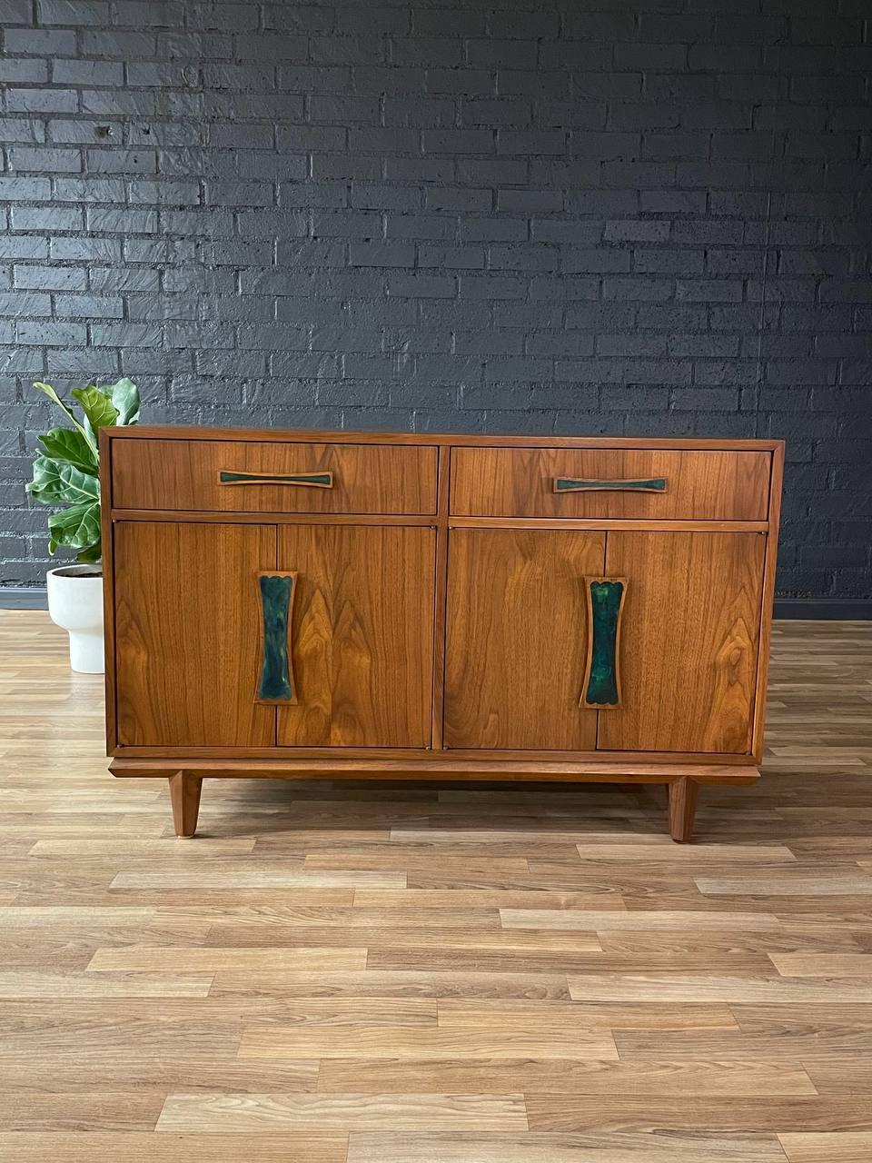 Mid-20th Century Newly Refinished - Mid-Century Modern Walnut Credenza by Cal-Mode For Sale