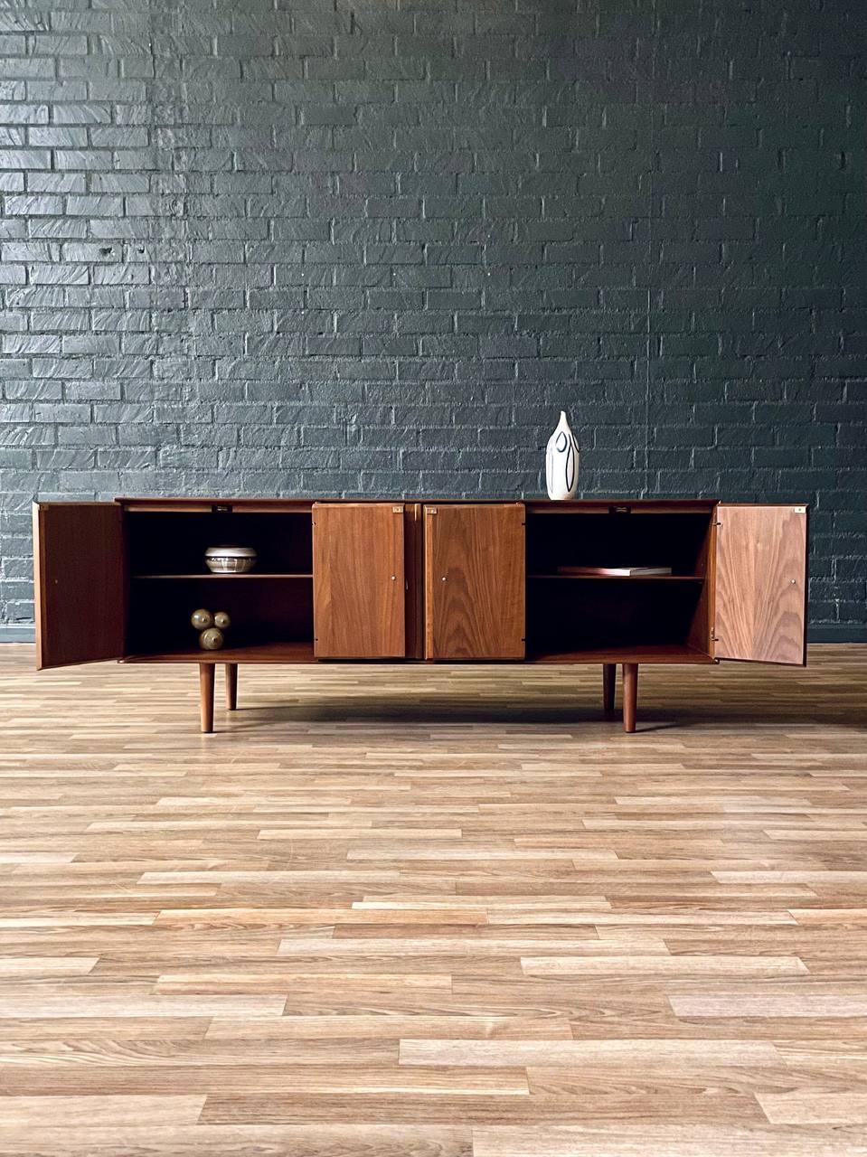 Newly Refinished - Mid-Century Modern Walnut Credenza by Ramseur In Excellent Condition For Sale In Los Angeles, CA