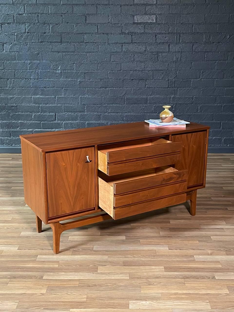Newly Refinished - Mid-Century Modern Walnut Credenza by Stanley In Excellent Condition For Sale In Los Angeles, CA