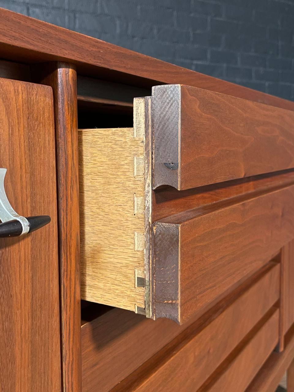 Newly Refinished - Mid-Century Modern Walnut Credenza by Stanley For Sale 3