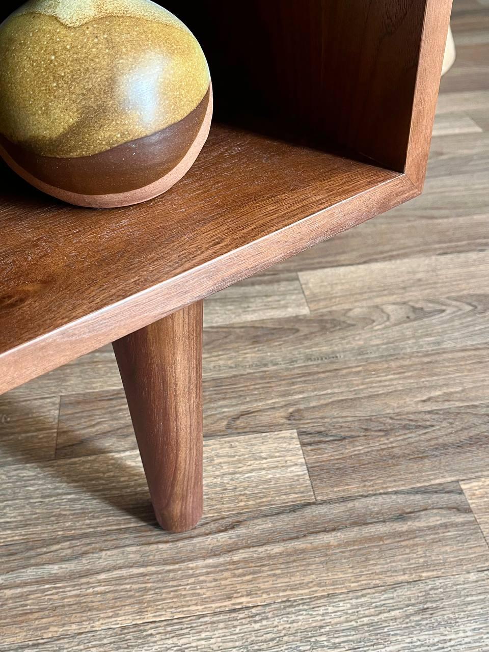 Nuova rifinitura - Credenza o libreria in noce moderna del Medioevo 3