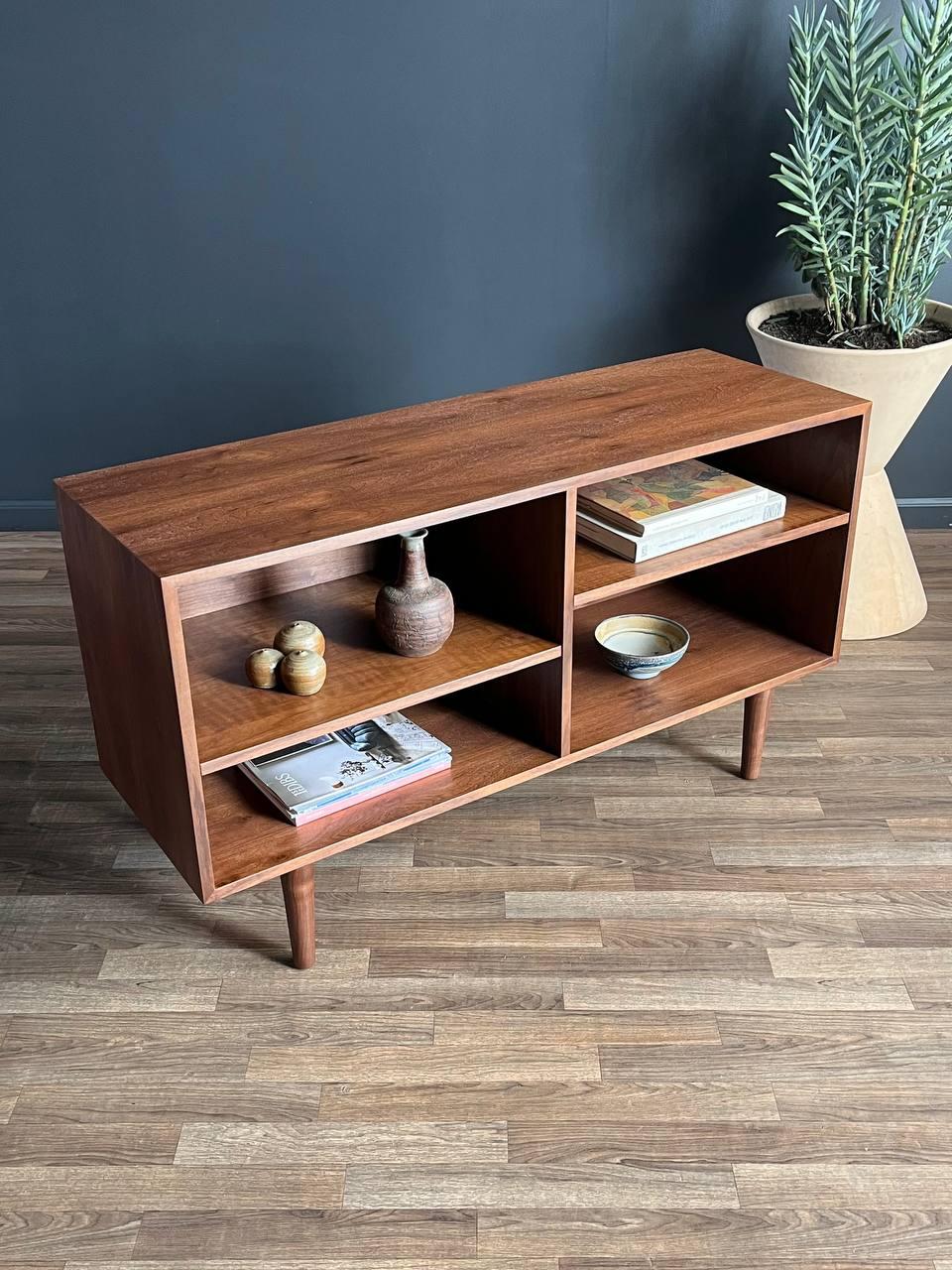 Condition: Expertly Refinished 

With over 15 years of experience, our workshop has followed a careful process of restoration, showcasing our passion and creativity for vintage designs that can seamlessly be incorporated with many interior decors.