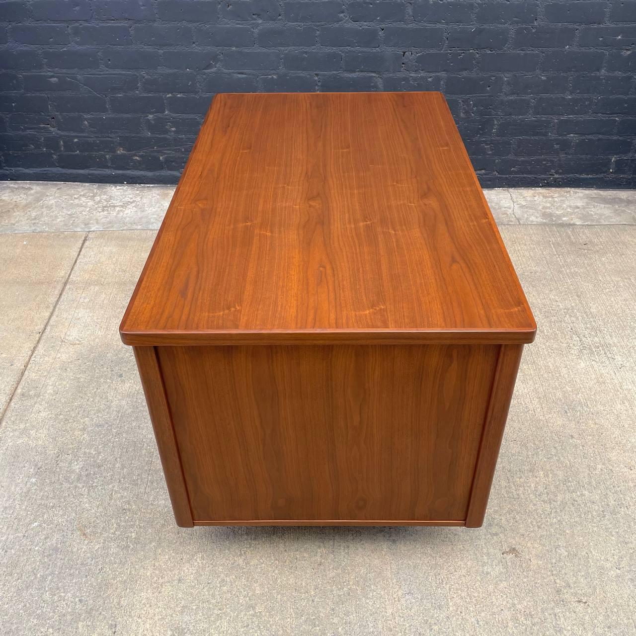 Newly Refinished - Mid-Century Modern Walnut Desk with Finished Back For Sale 3