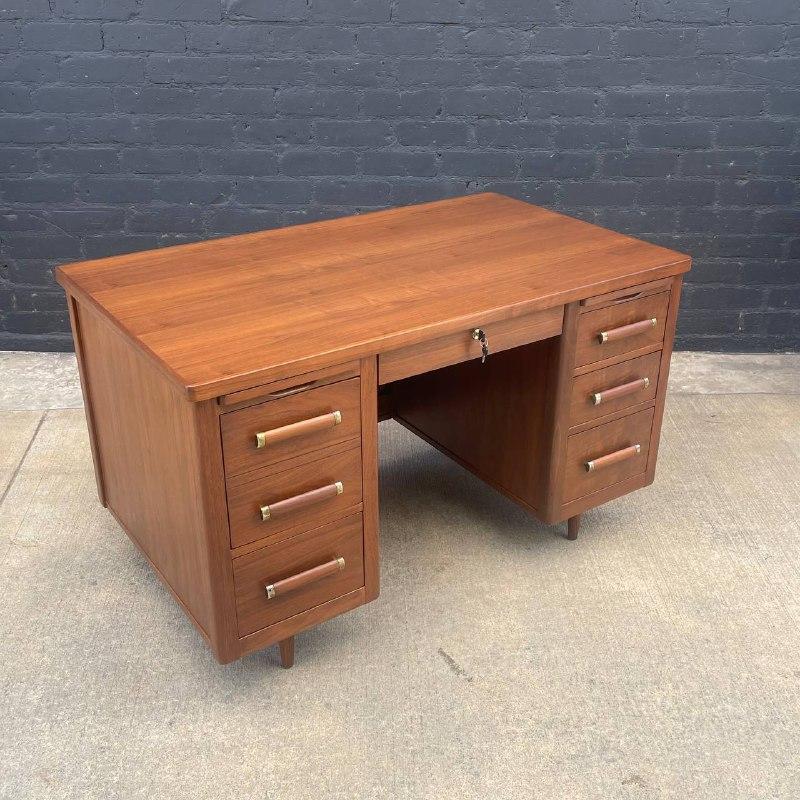 Newly Refinished - Mid-Century Modern Walnut Desk with Finished Back In Excellent Condition For Sale In Los Angeles, CA