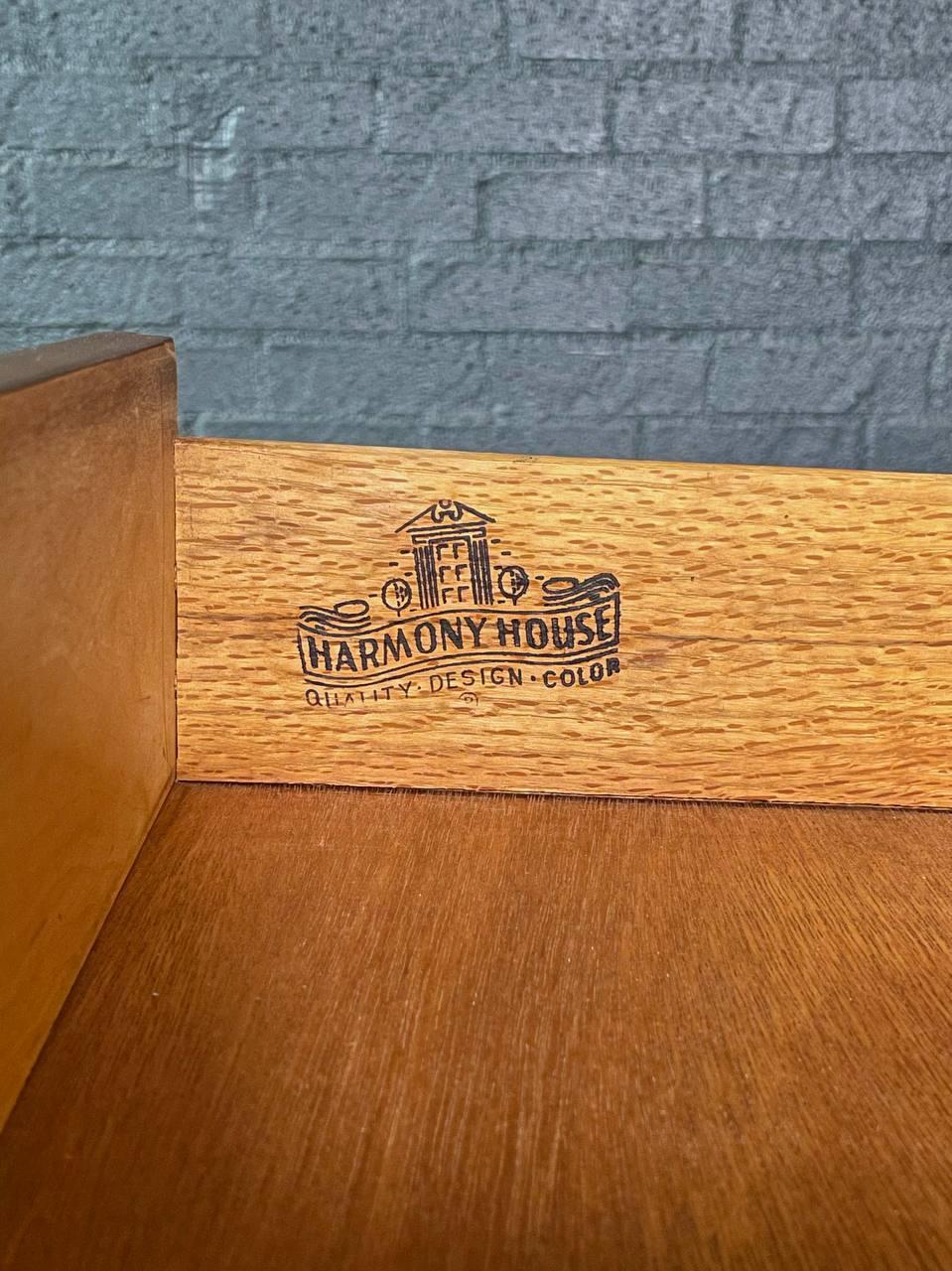 Newly Refinished - Mid-Century Modern Walnut Dresser by Harmony House in vendita 3