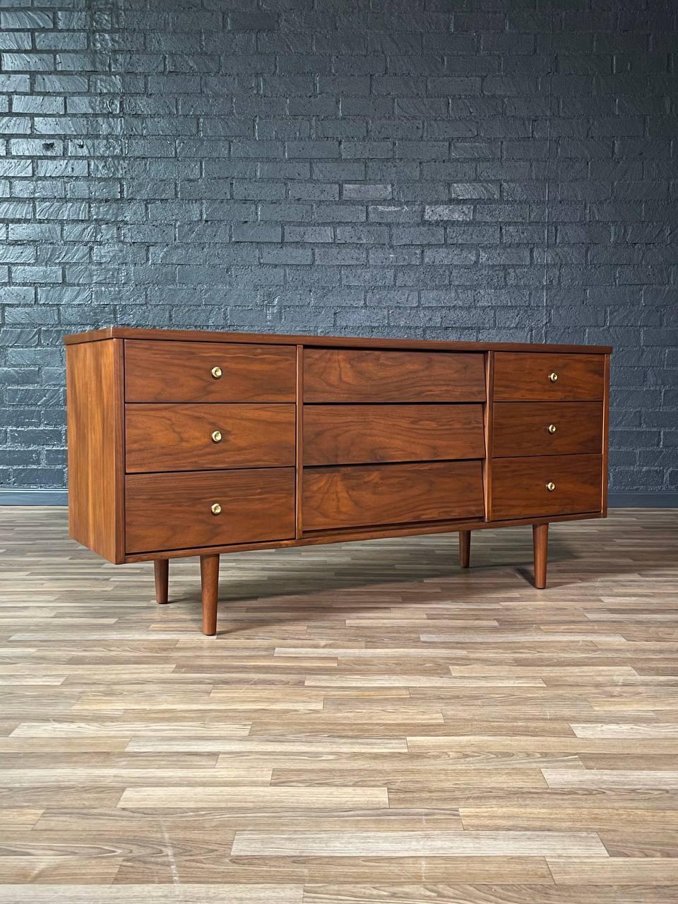Condition: Expertly Refinished 

With over 15 years of experience, our workshop has followed a careful process of restoration, showcasing our passion and creativity for vintage designs that can seamlessly be incorporated with many interior decors.