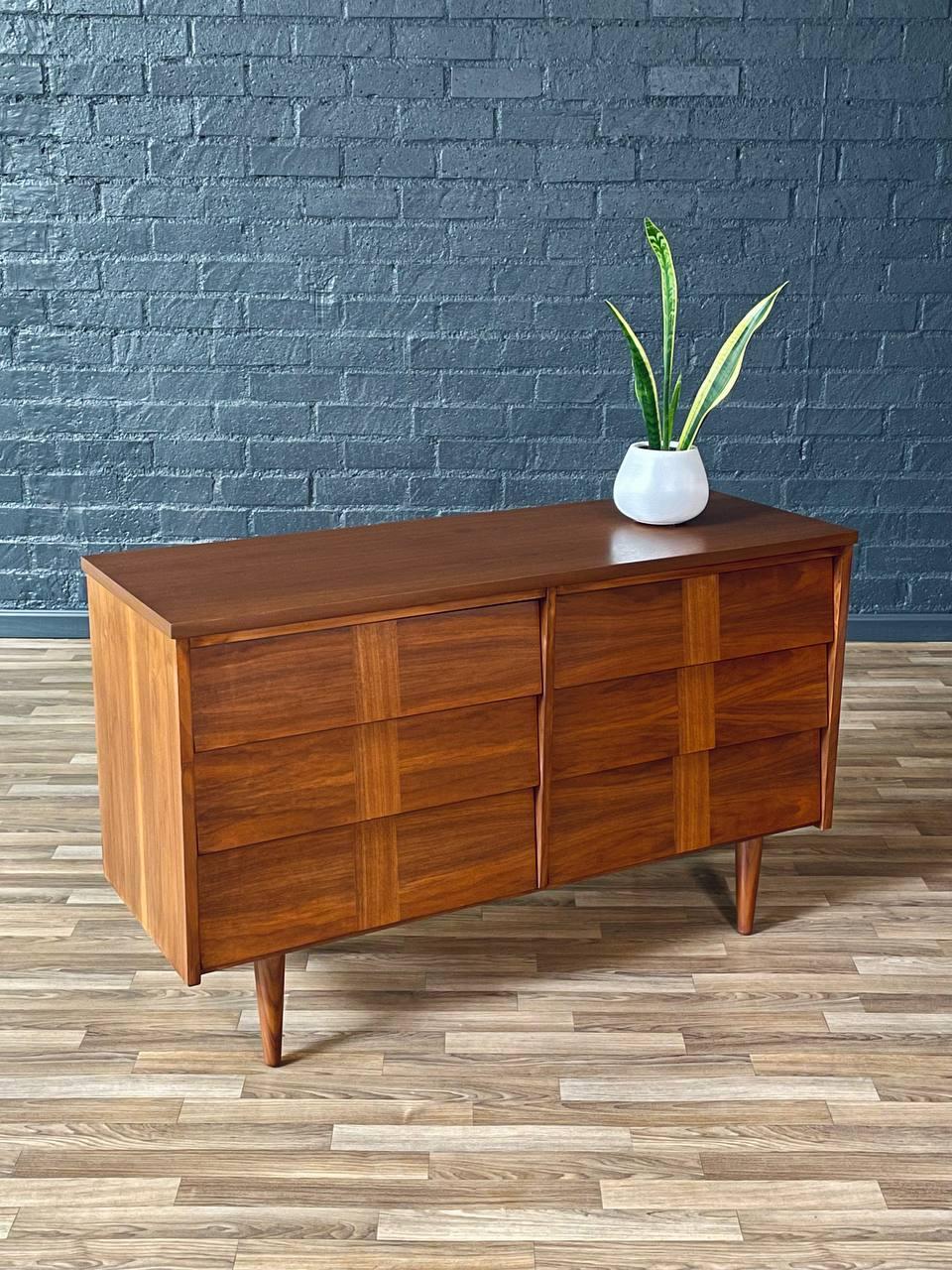 Newly Refinished - Mid-Century Modern Walnut Dresser w/ Slated Drawers In Excellent Condition In Los Angeles, CA