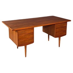 Appena rifinita - Scrivania direzionale in legno di noce del Mid-Century Modern di Fredrik A. Kayser