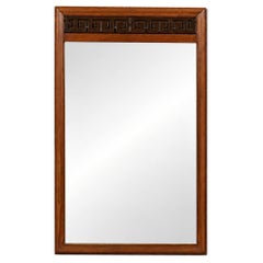 Appena restaurato - Specchio da parete in noce in stile Mid-Century Modern con motivo a greca