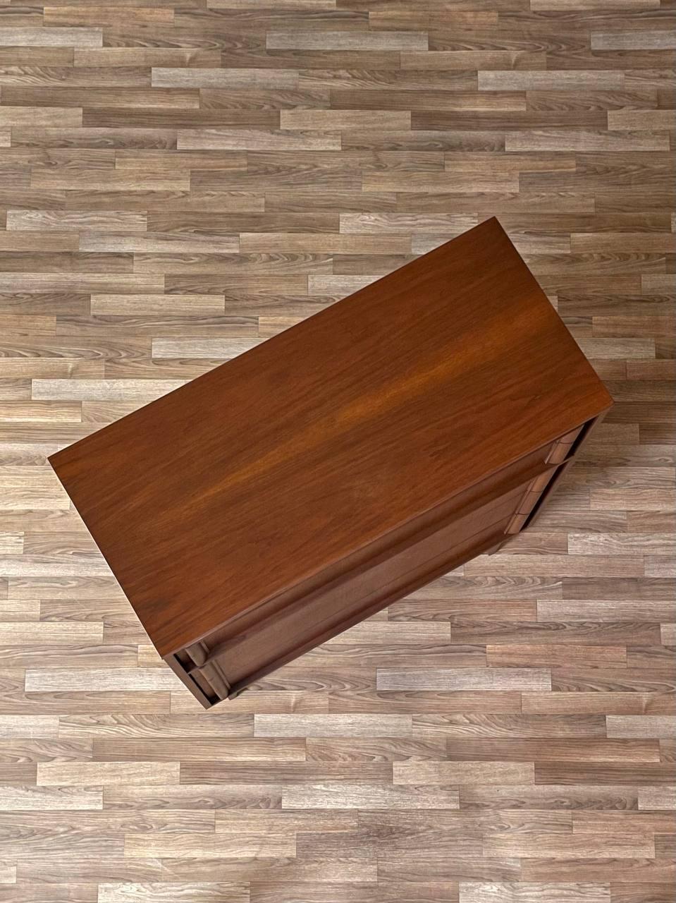 Americano Newly Refinished - Mid-Century Modern Walnut Highboy Dresser by Basic Witz in vendita
