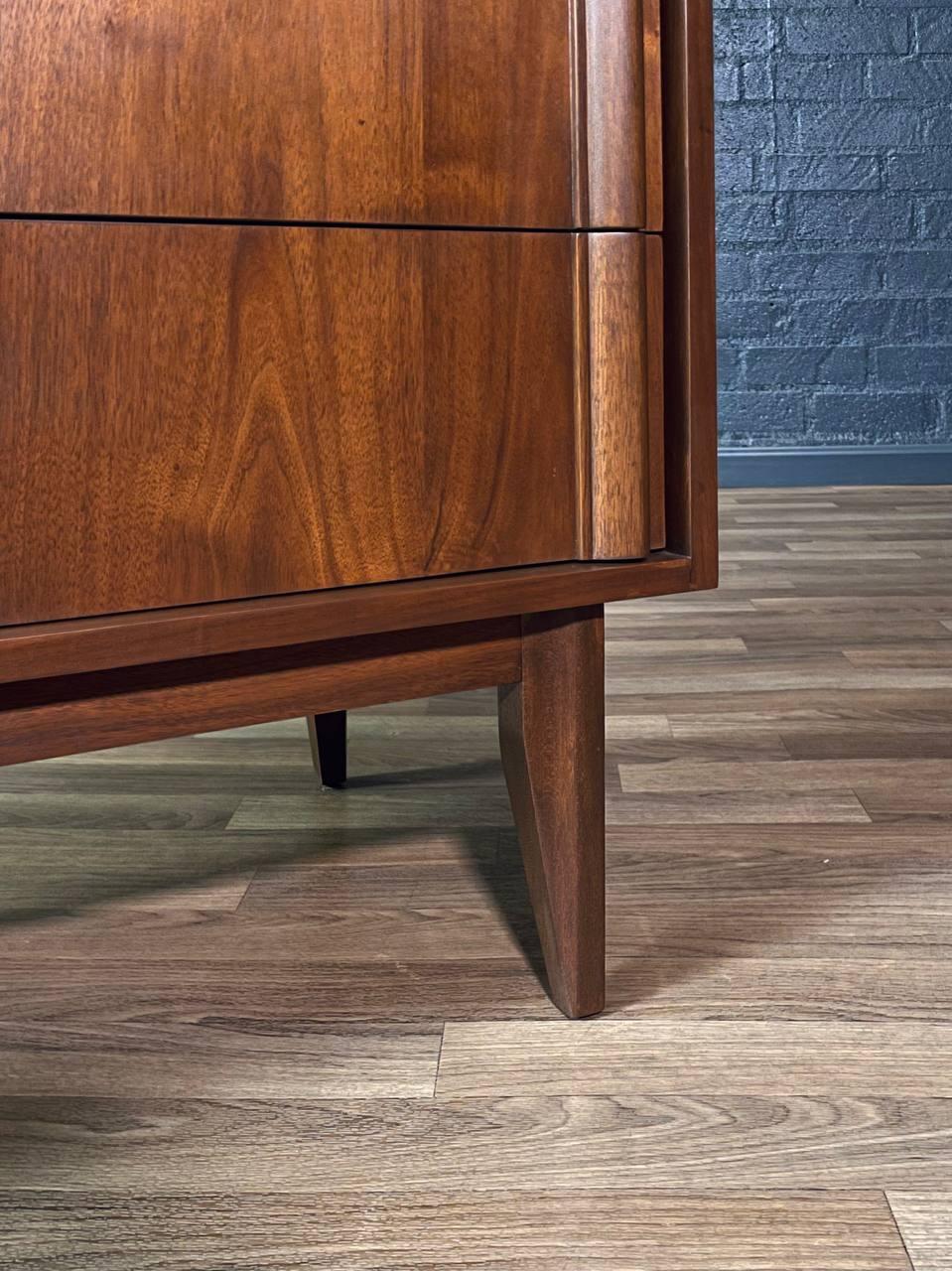 Newly Refinished - Mid-Century Modern Walnut Highboy Dresser by Basic Witz in vendita 1