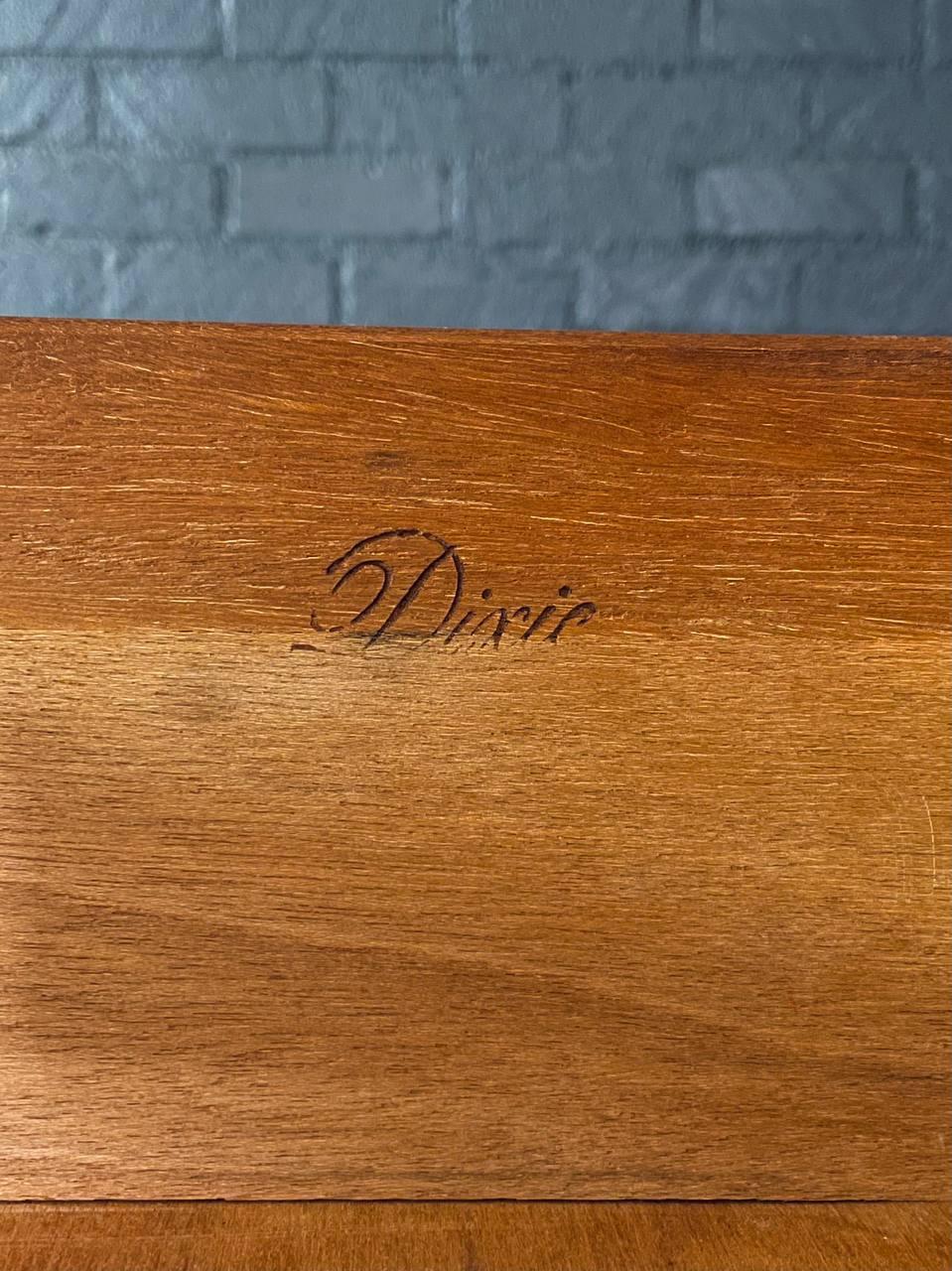 Neu lackiert – Mid-Century Modern-Hochkommode aus Nussbaumholz von Dixie im Angebot 3
