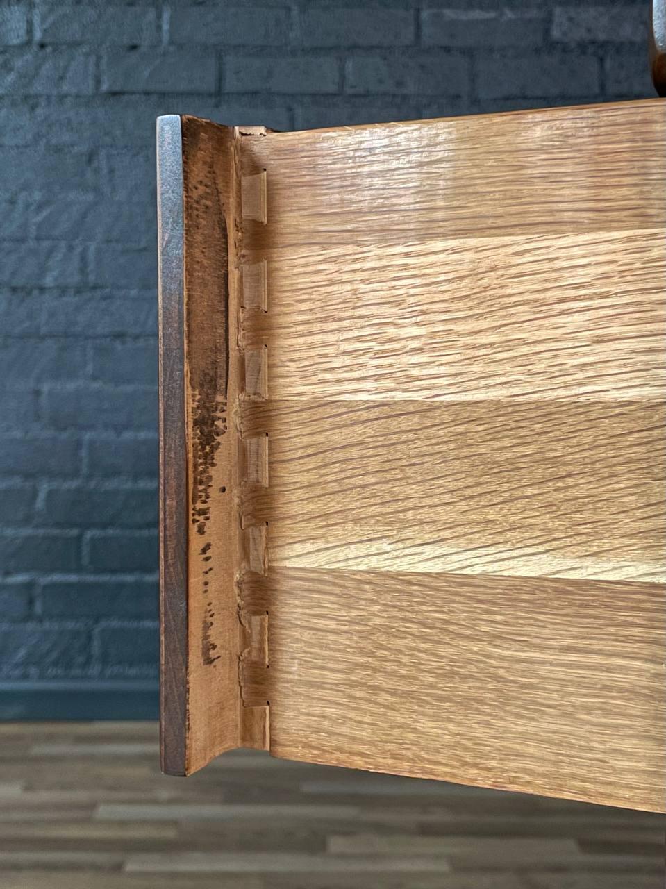Appena rifinito - Comò Highboy in legno di noce di Harmony House, stile metà secolo moderno in vendita 2