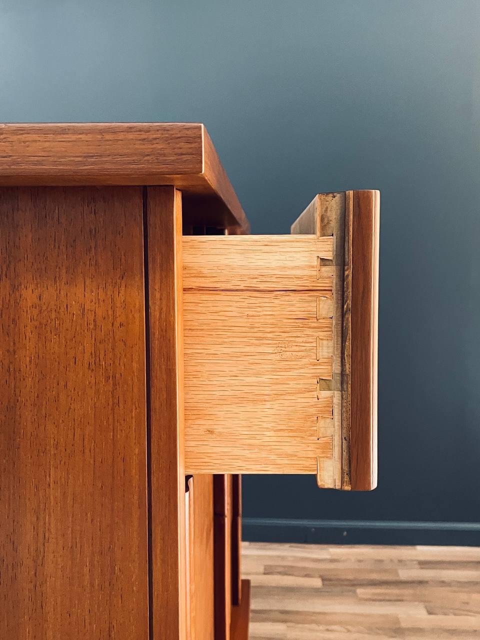 Newly Refinished - Mid-Century Modern Walnut Highboy Dresser  For Sale 3