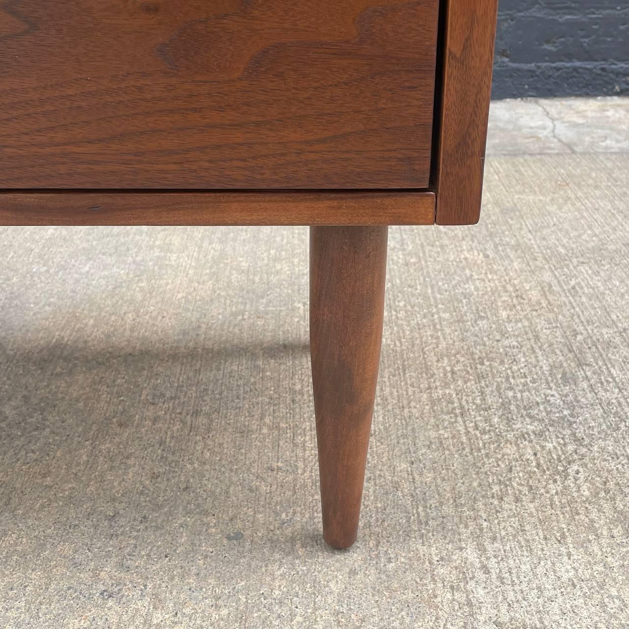 Newly Refinished - Mid-Century Modern Walnut Night Stand For Sale 5