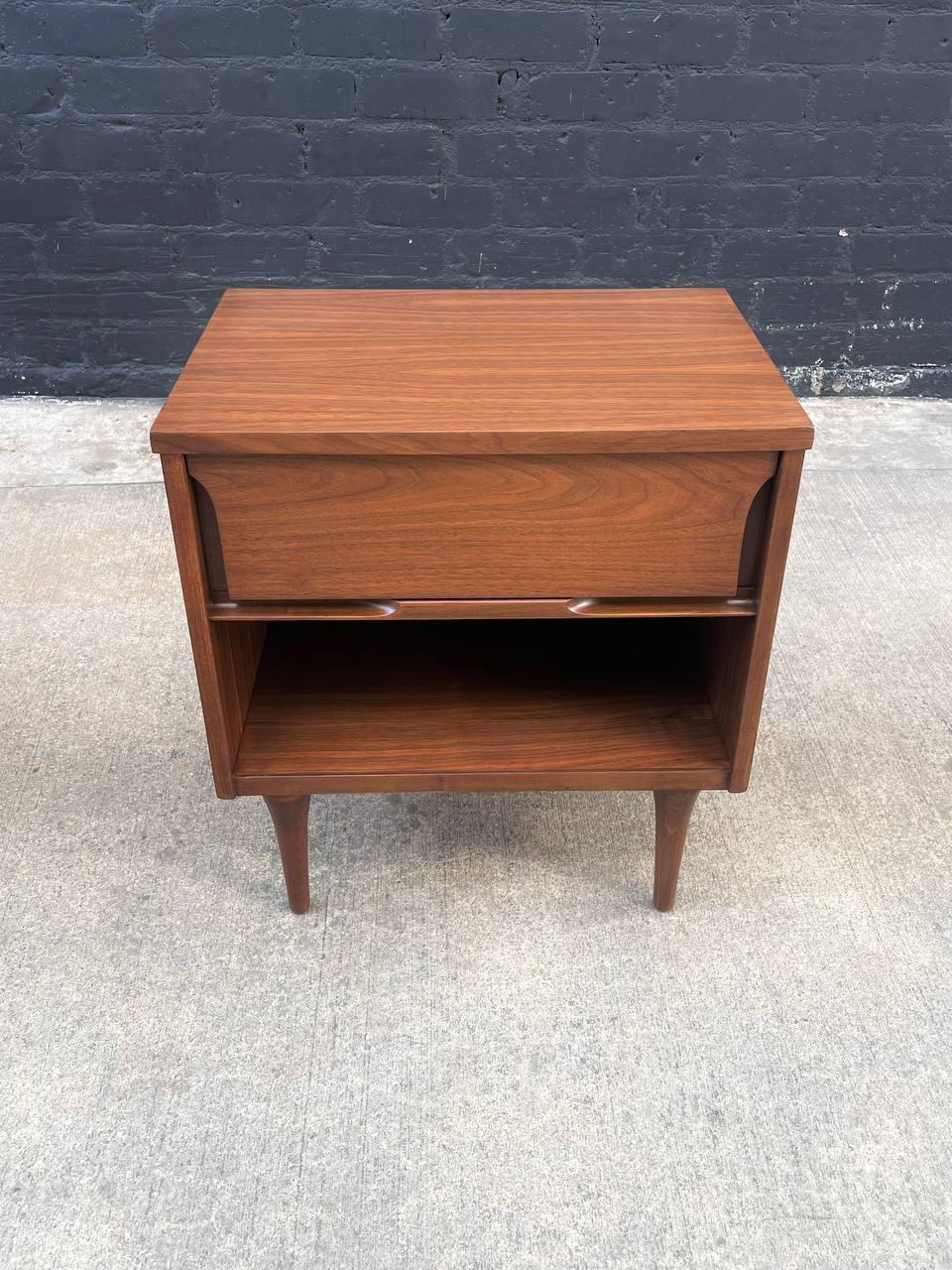 Newly Refinished - Mid-Century Modern Walnut Night Stand with Bookcase In Excellent Condition For Sale In Los Angeles, CA