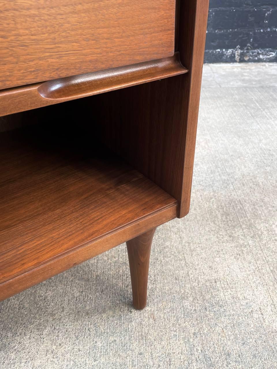 Newly Refinished - Mid-Century Modern Walnut Night Stand with Bookcase For Sale 4