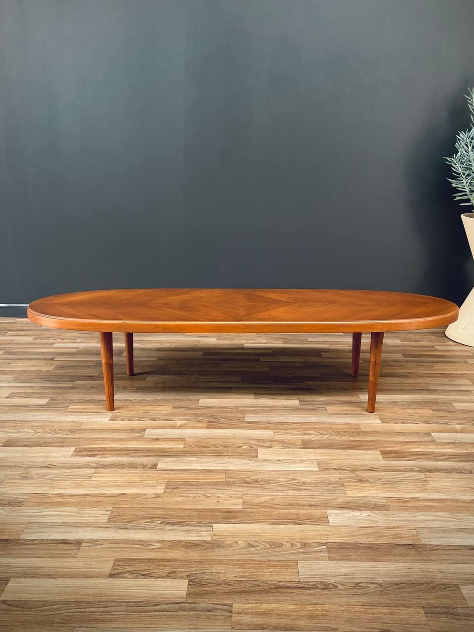 Newly Refinished - Mid-Century Modern Walnut Oval Coffee Table In Excellent Condition For Sale In Los Angeles, CA