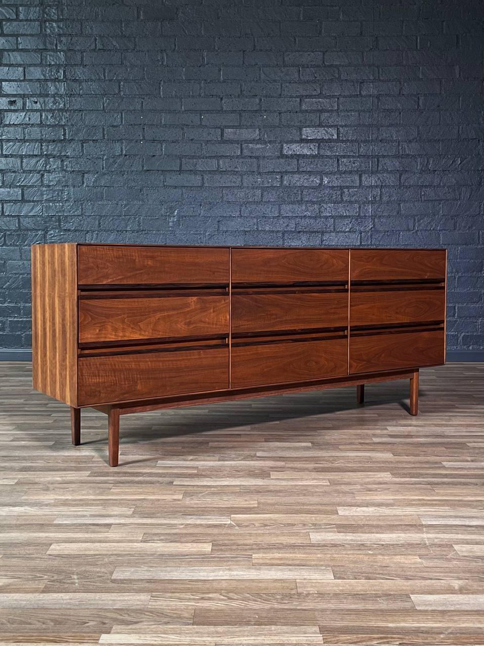 Condit: Rifinito con perizia

Con oltre 15 anni di esperienza, il nostro laboratorio ha seguito un attento processo di restauro, mettendo in mostra la nostra passione e la nostra creatività per gli am designs vintage che possono essere integrati