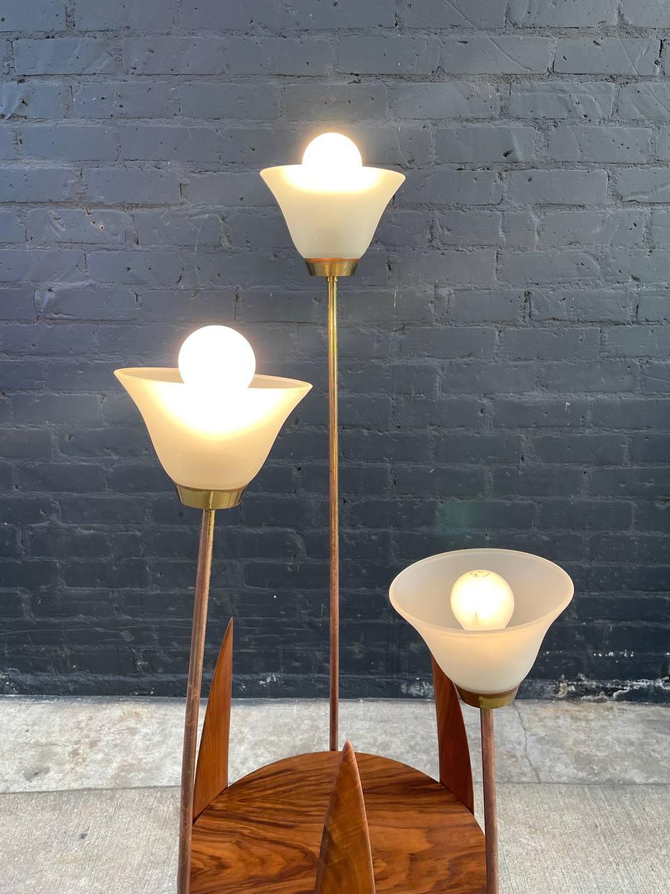 American Newly Refinished - Mid-Century Modern Walnut Sculpted Walnut & Brass Floor Lamp For Sale