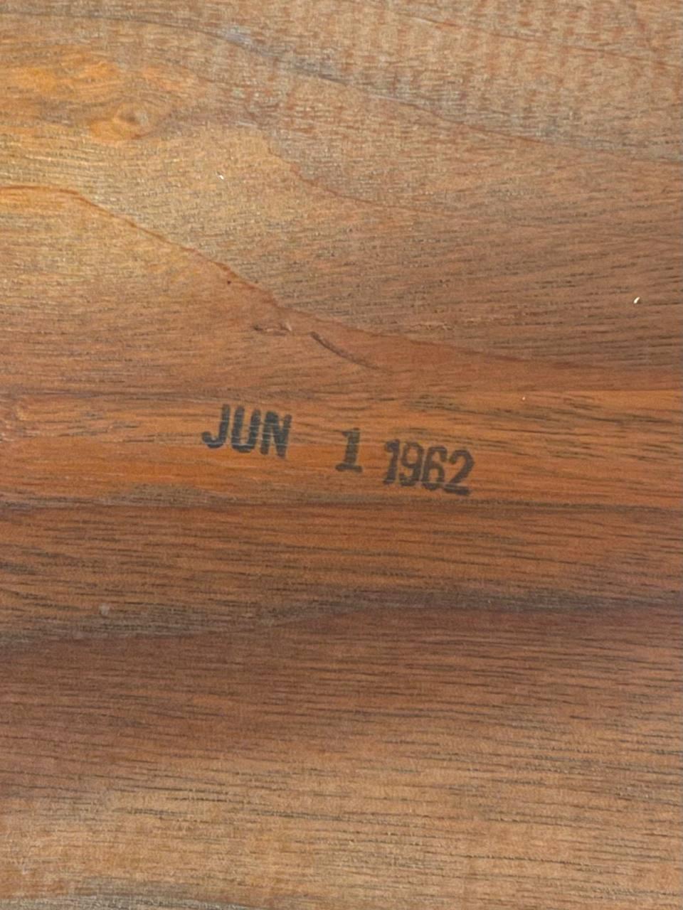 Newly Refinished - Mid-Century Modern Walnut Side Table by Ace-Hi For Sale 5