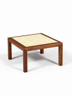 Tavolino in noce di metà secolo moderno con piano a conchiglia intarsiato, appena rifinito