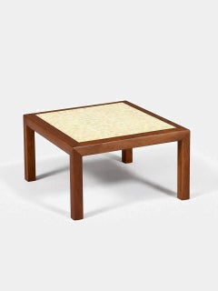 Recién acabada - Mesa auxiliar de nogal moderna de mediados de siglo con tapa de concha incrustada