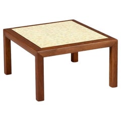 Recién acabada - Mesa auxiliar de nogal moderna de mediados de siglo con tapa de concha incrustada