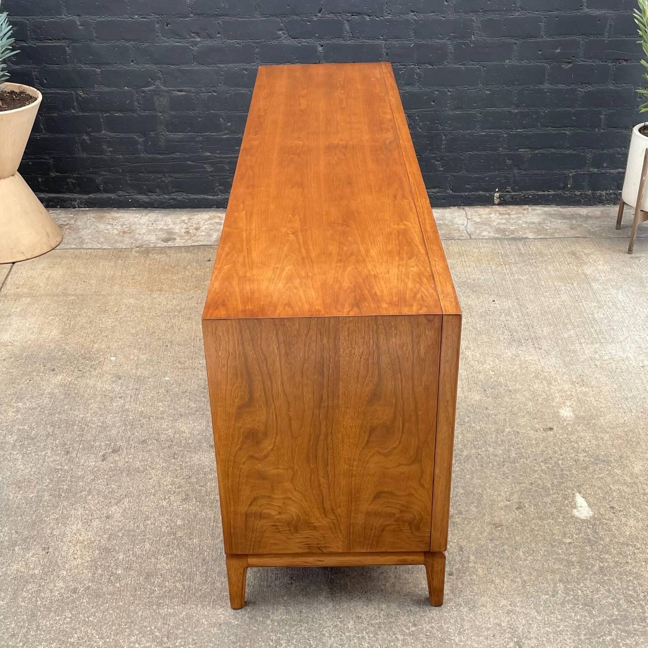 Newly Refinished - Mid-Century Modern Walnut Two-Tone Dresser by Thomasville For Sale 3
